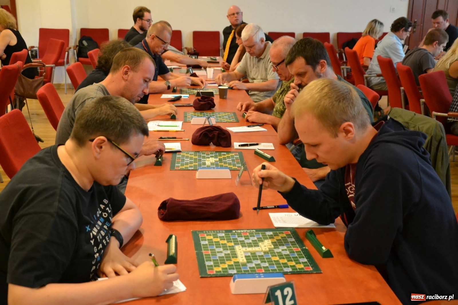 Zdjęcie w galerii na portalu naszraciborz.pl: Mistrzowie w układaniu słów rywalizują na raciborskim zamku wiadomości z regionu