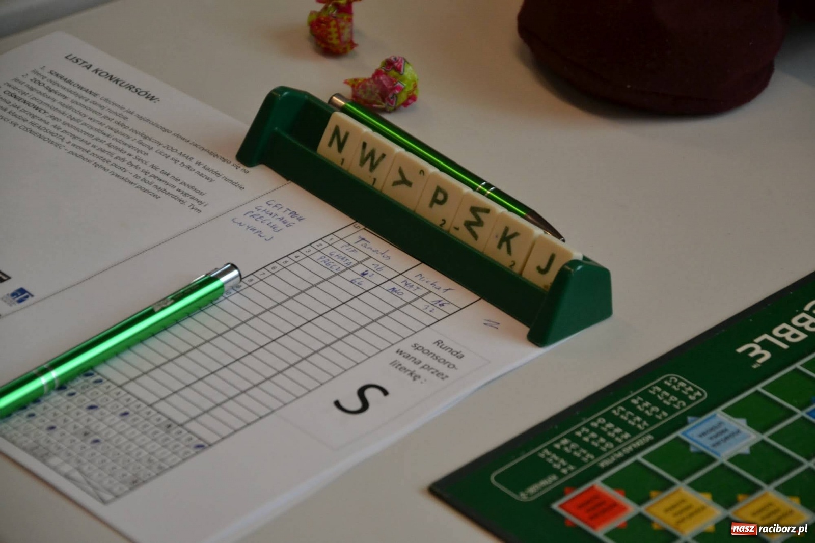 Zdjęcie w galerii na portalu naszraciborz.pl: Mistrzowie w układaniu słów rywalizują na raciborskim zamku wiadomości z regionu