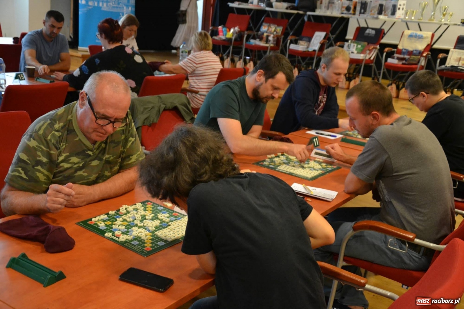 Zdjęcie w galerii na portalu naszraciborz.pl: Mistrzowie w układaniu słów rywalizują na raciborskim zamku wiadomości z regionu