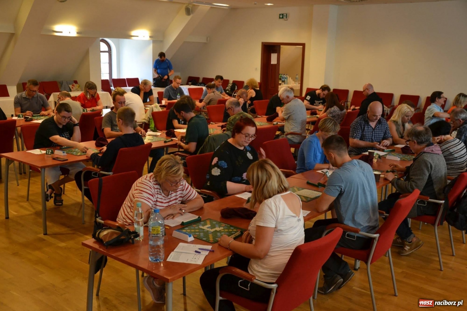 Zdjęcie w galerii na portalu naszraciborz.pl: Mistrzowie w układaniu słów rywalizują na raciborskim zamku wiadomości z regionu