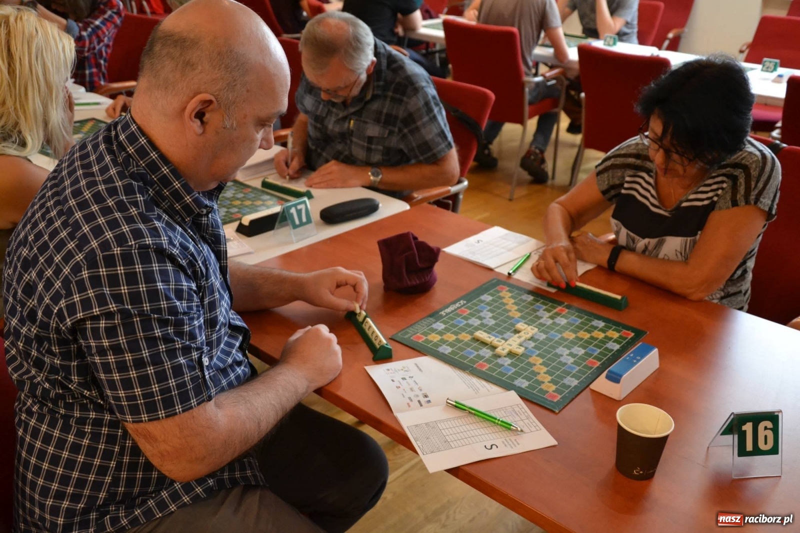 Zdjęcie w galerii na portalu naszraciborz.pl: Mistrzowie w układaniu słów rywalizują na raciborskim zamku wiadomości z regionu