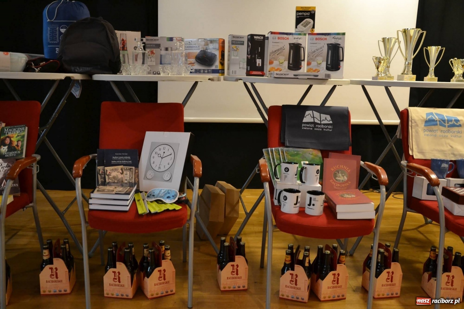 Zdjęcie w galerii na portalu naszraciborz.pl: Mistrzowie w układaniu słów rywalizują na raciborskim zamku wiadomości z regionu