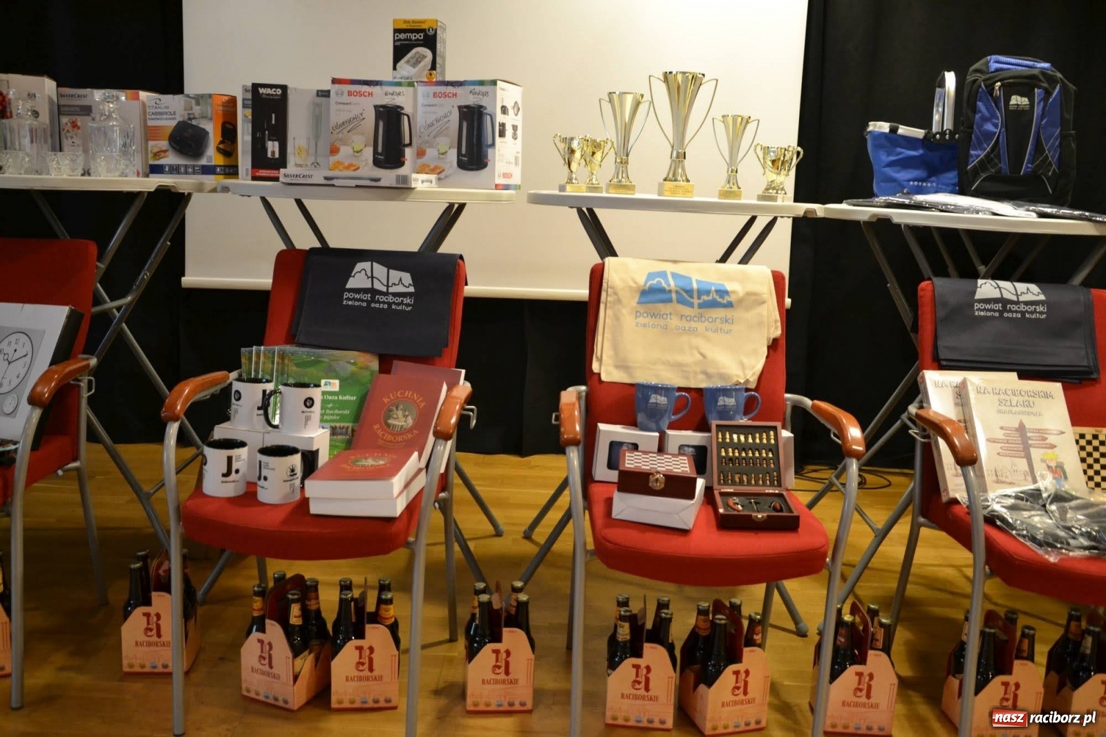 Zdjęcie w galerii na portalu naszraciborz.pl: Mistrzowie w układaniu słów rywalizują na raciborskim zamku wiadomości z regionu