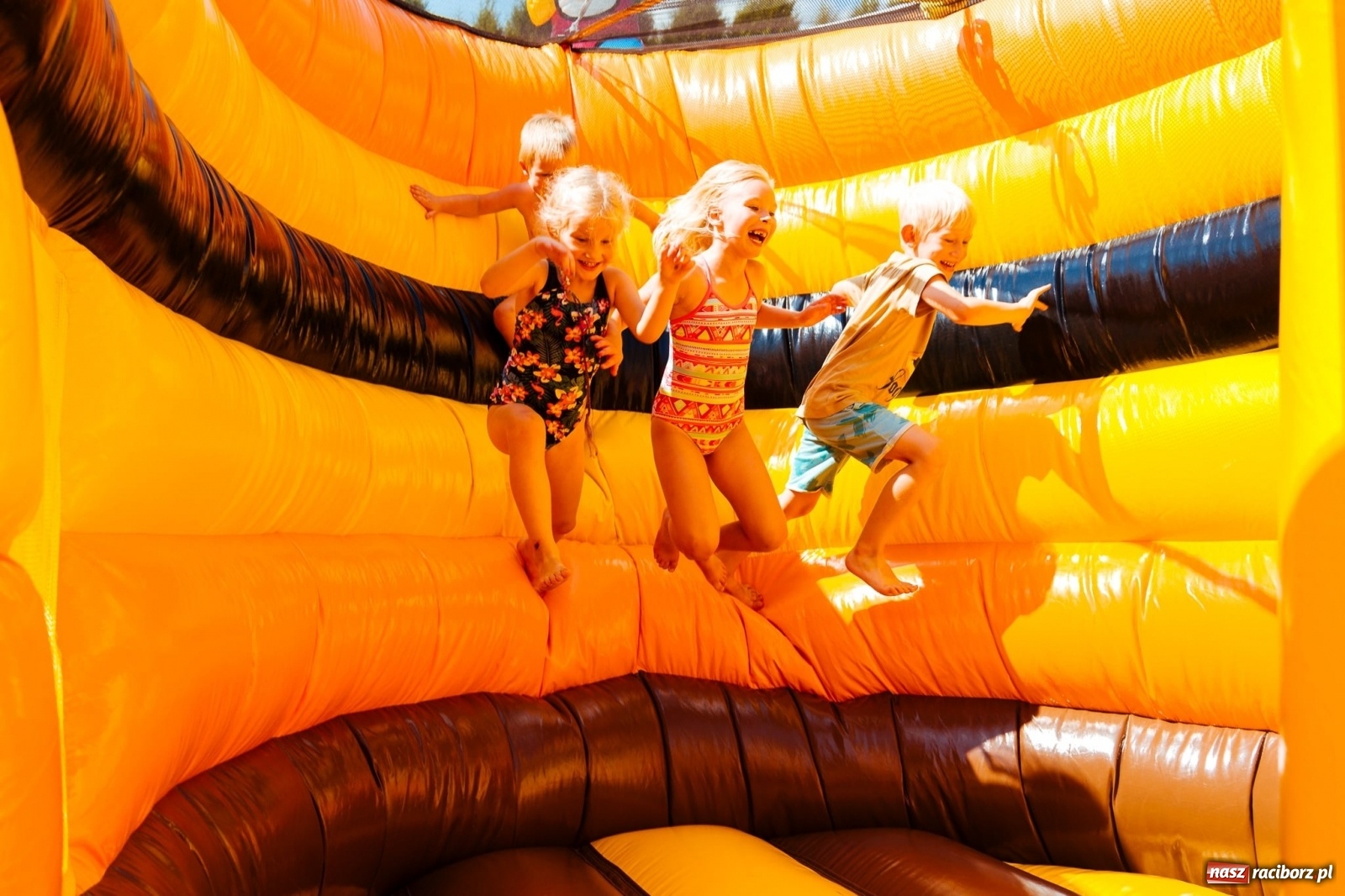 Zdjęcie w galerii na portalu naszraciborz.pl: Basen pod Oborą jak Karaiby wiadomości z regionu