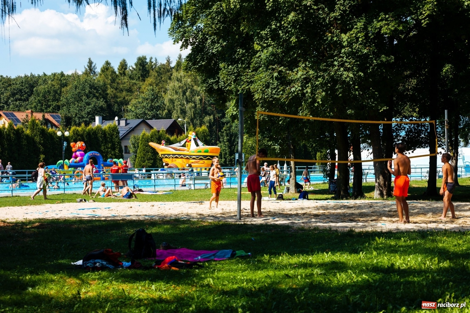 Zdjęcie w galerii na portalu naszraciborz.pl: Basen pod Oborą jak Karaiby wiadomości z regionu
