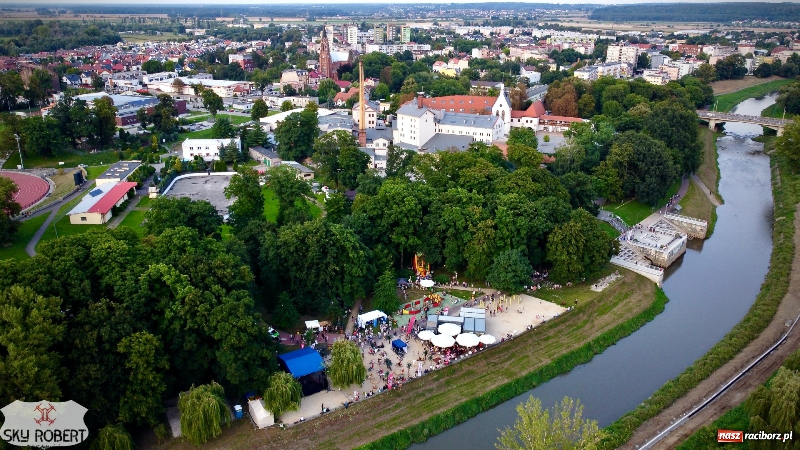 Zdjęcie w galerii na portalu naszraciborz.pl: Nad Odrą jak na Jamajce. Dni Raciborza w rytmach reggae wiadomości z regionu