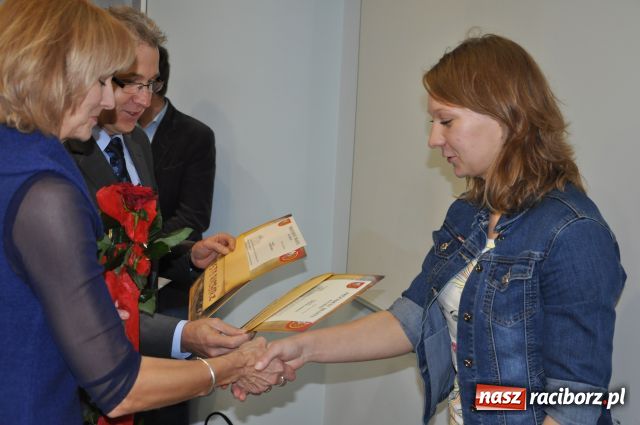 Zdjęcie w galerii na portalu naszraciborz.pl: Prezydent nagradzał, sportowcy upominali wiadomości z regionu