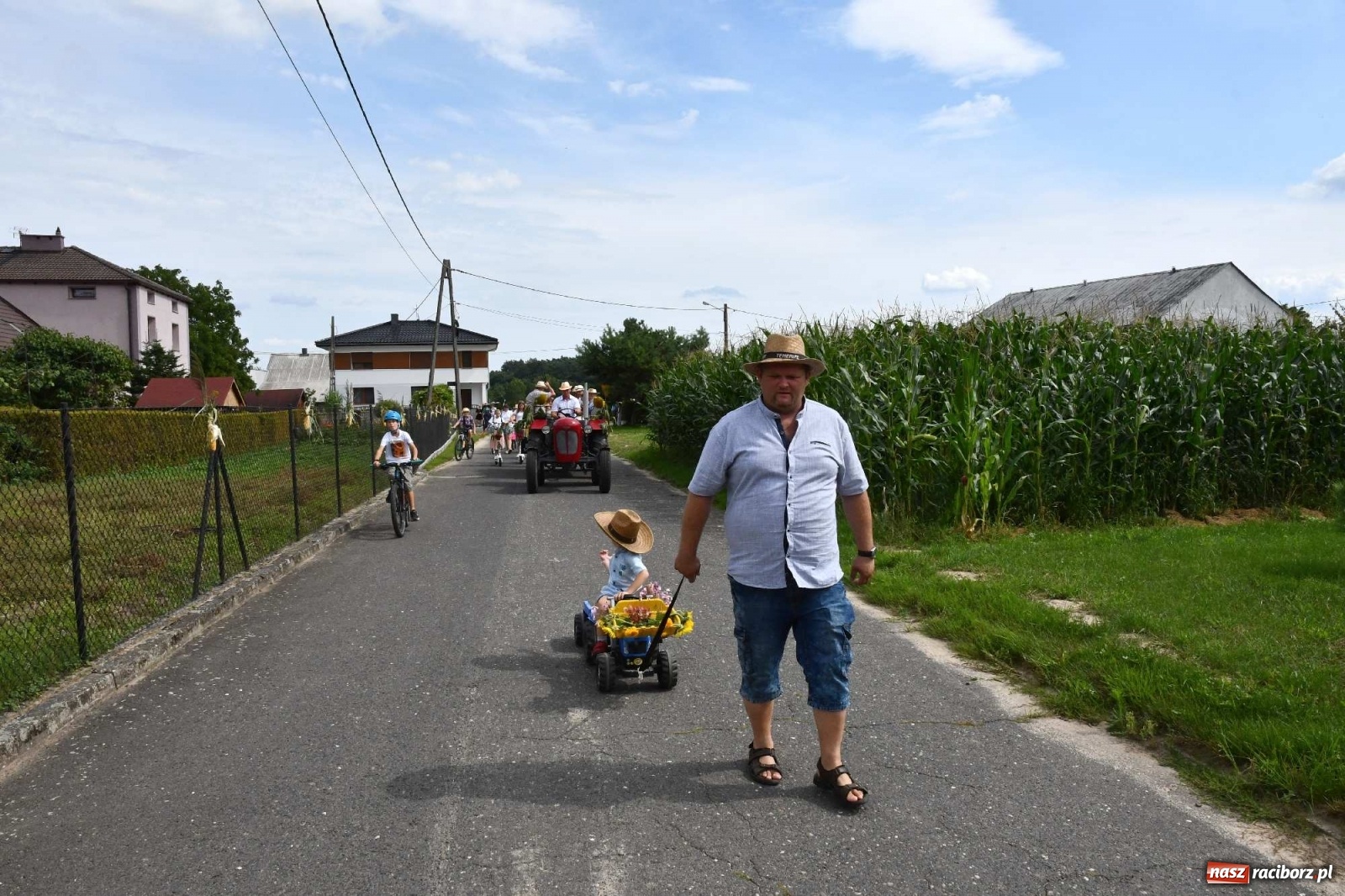 Zdjęcie w galerii na portalu naszraciborz.pl: Słoneczny patrol na dożynkach w Bolesławiu wiadomości z regionu