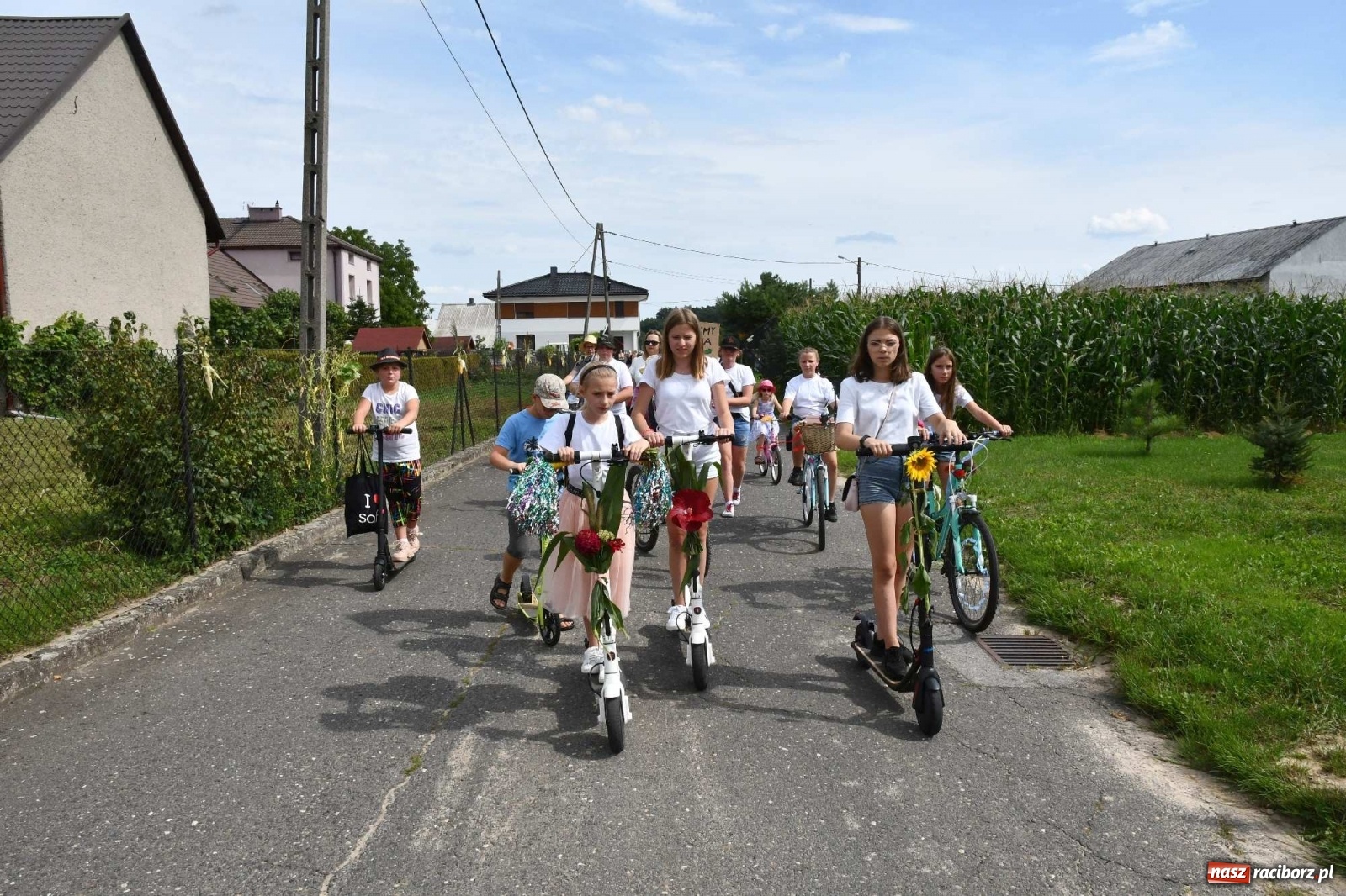 Zdjęcie w galerii na portalu naszraciborz.pl: Słoneczny patrol na dożynkach w Bolesławiu wiadomości z regionu