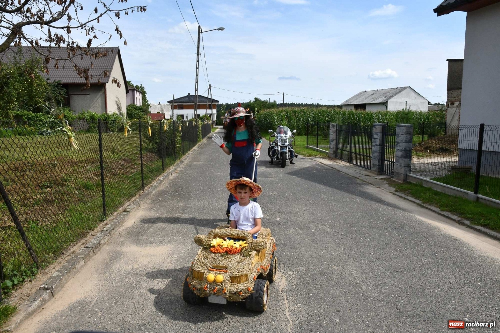 Zdjęcie w galerii na portalu naszraciborz.pl: Słoneczny patrol na dożynkach w Bolesławiu wiadomości z regionu