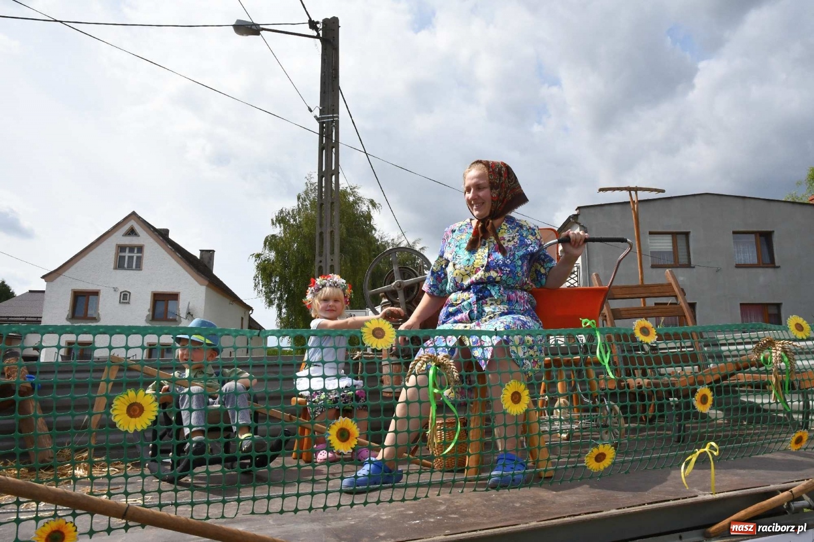 Zdjęcie w galerii na portalu naszraciborz.pl: Słoneczny patrol na dożynkach w Bolesławiu wiadomości z regionu