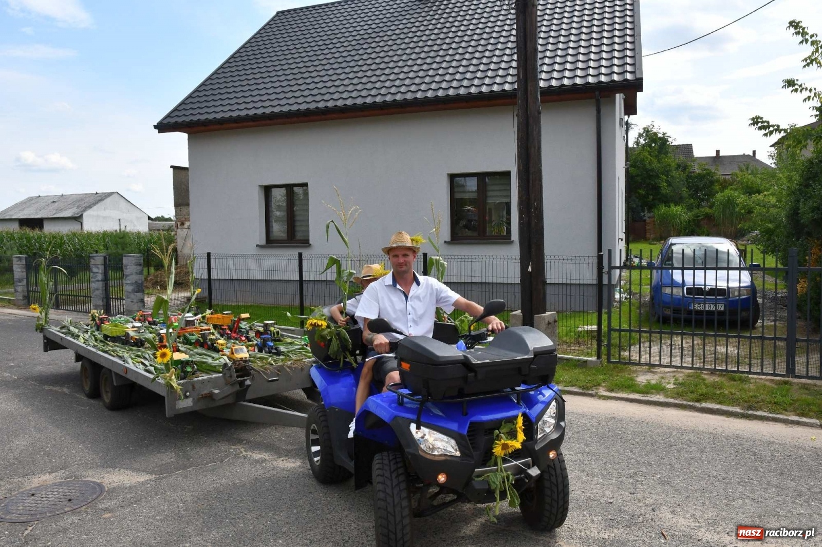 Zdjęcie w galerii na portalu naszraciborz.pl: Słoneczny patrol na dożynkach w Bolesławiu wiadomości z regionu