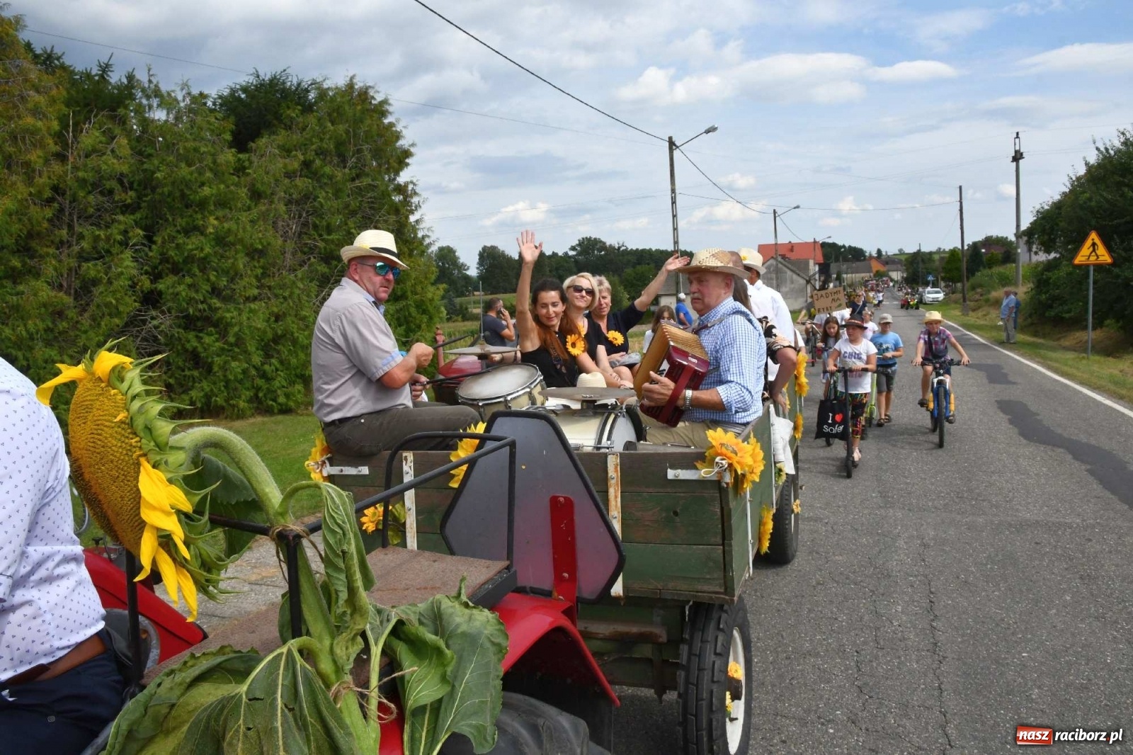 Zdjęcie w galerii na portalu naszraciborz.pl: Słoneczny patrol na dożynkach w Bolesławiu wiadomości z regionu
