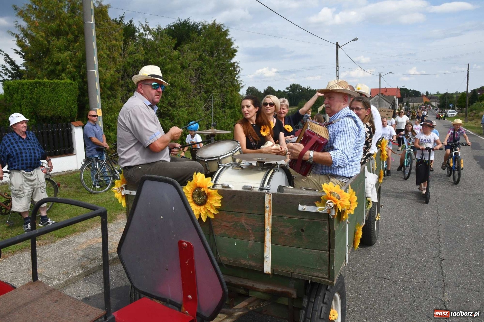Zdjęcie w galerii na portalu naszraciborz.pl: Słoneczny patrol na dożynkach w Bolesławiu wiadomości z regionu