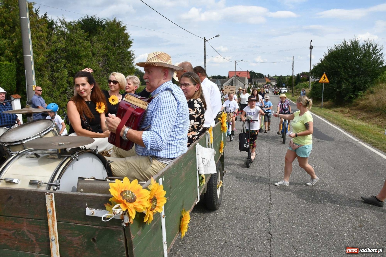 Zdjęcie w galerii na portalu naszraciborz.pl: Słoneczny patrol na dożynkach w Bolesławiu wiadomości z regionu