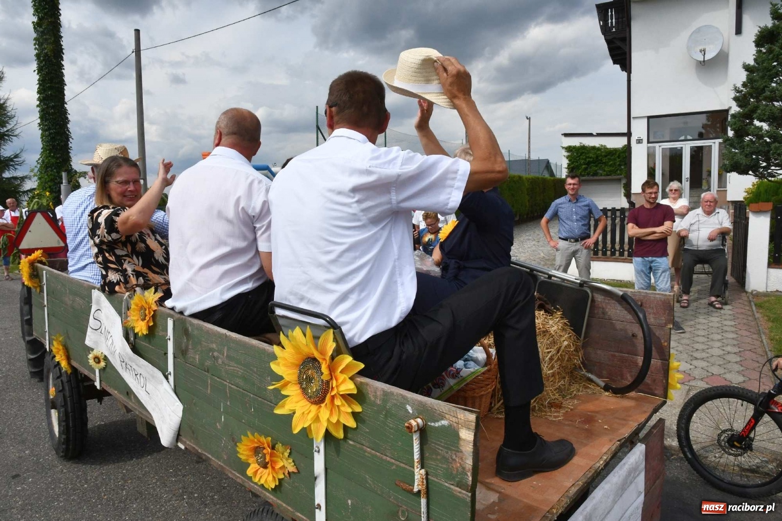 Zdjęcie w galerii na portalu naszraciborz.pl: Słoneczny patrol na dożynkach w Bolesławiu wiadomości z regionu