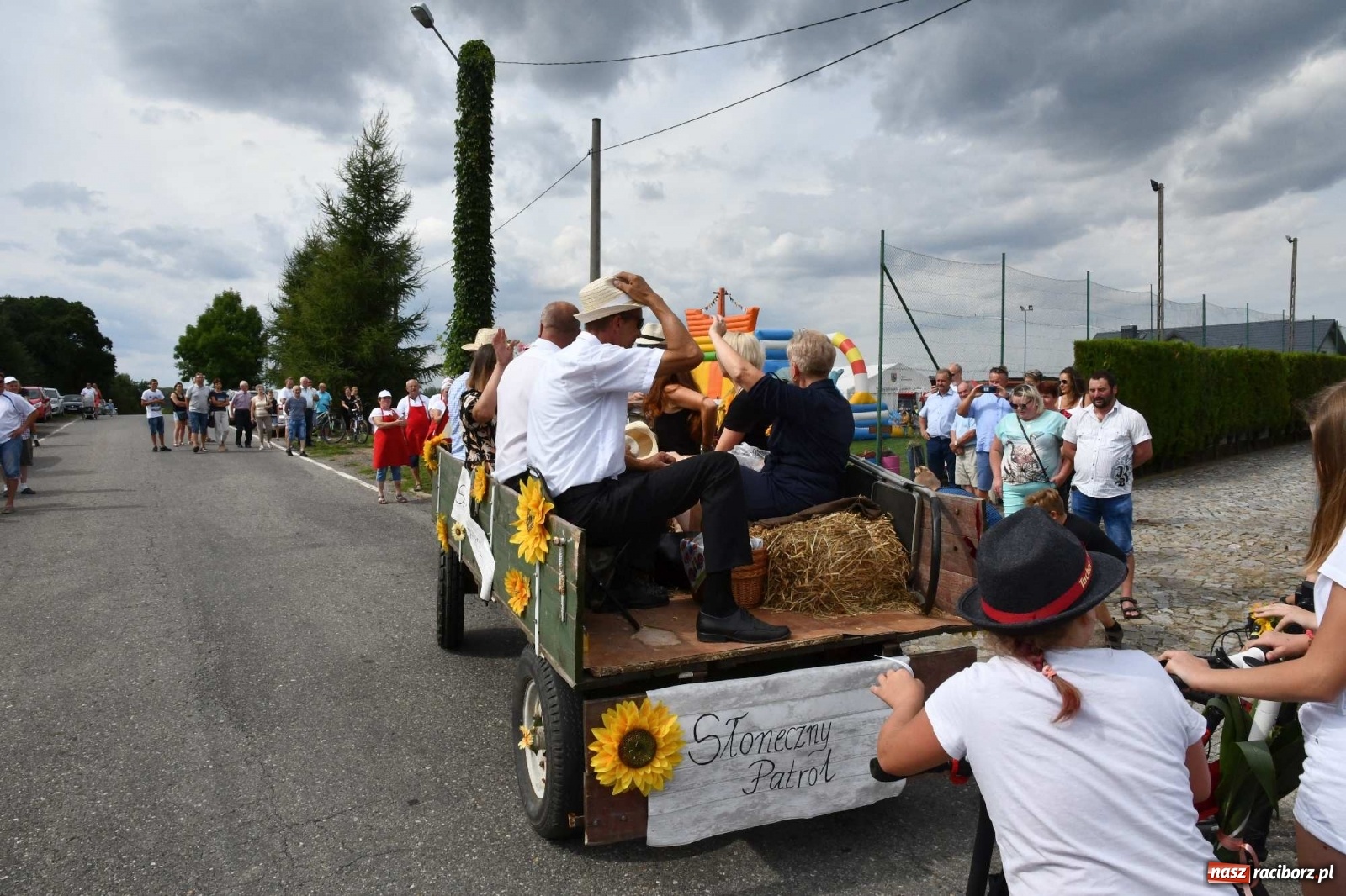 Zdjęcie w galerii na portalu naszraciborz.pl: Słoneczny patrol na dożynkach w Bolesławiu wiadomości z regionu