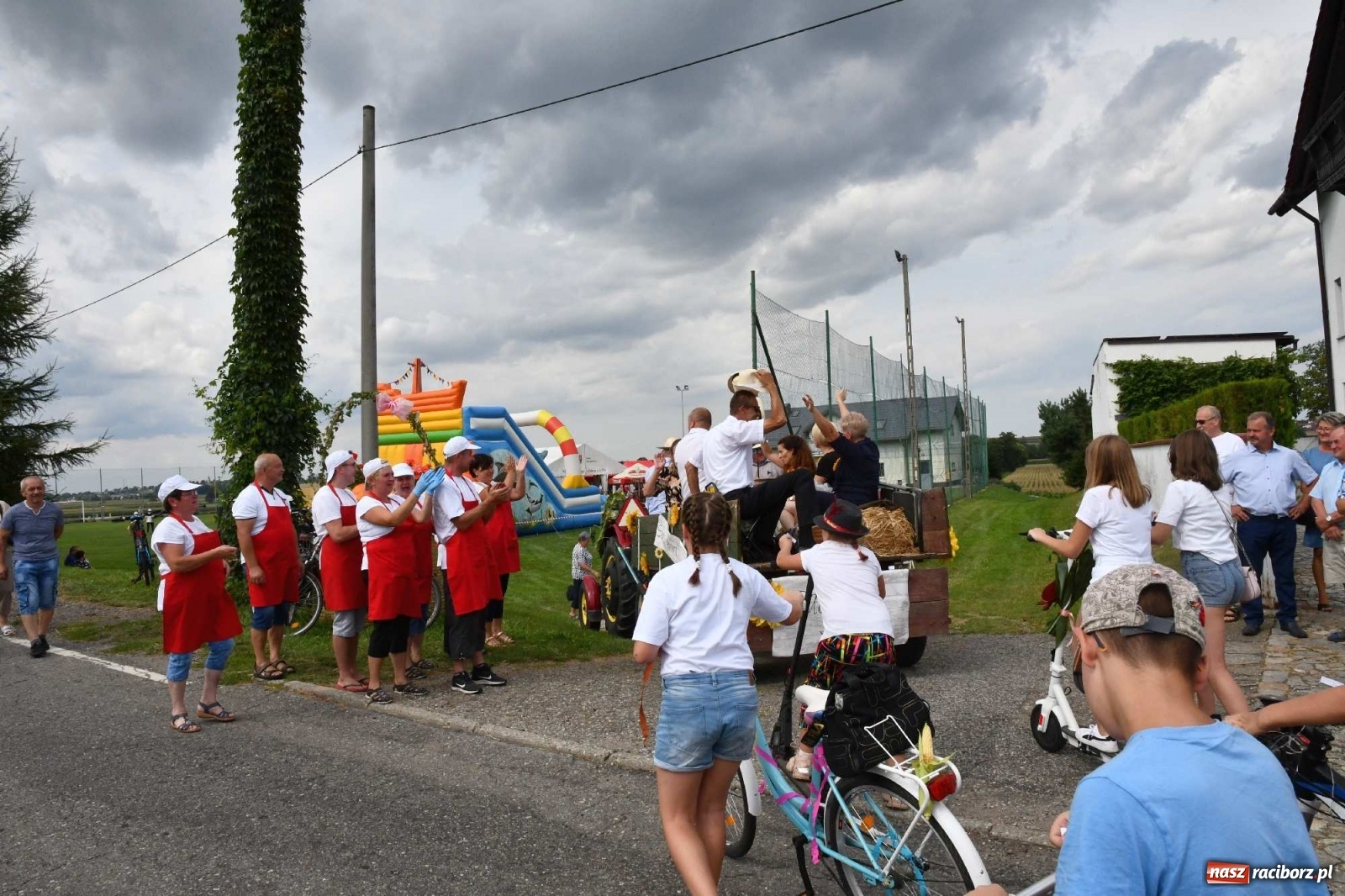 Zdjęcie w galerii na portalu naszraciborz.pl: Słoneczny patrol na dożynkach w Bolesławiu wiadomości z regionu