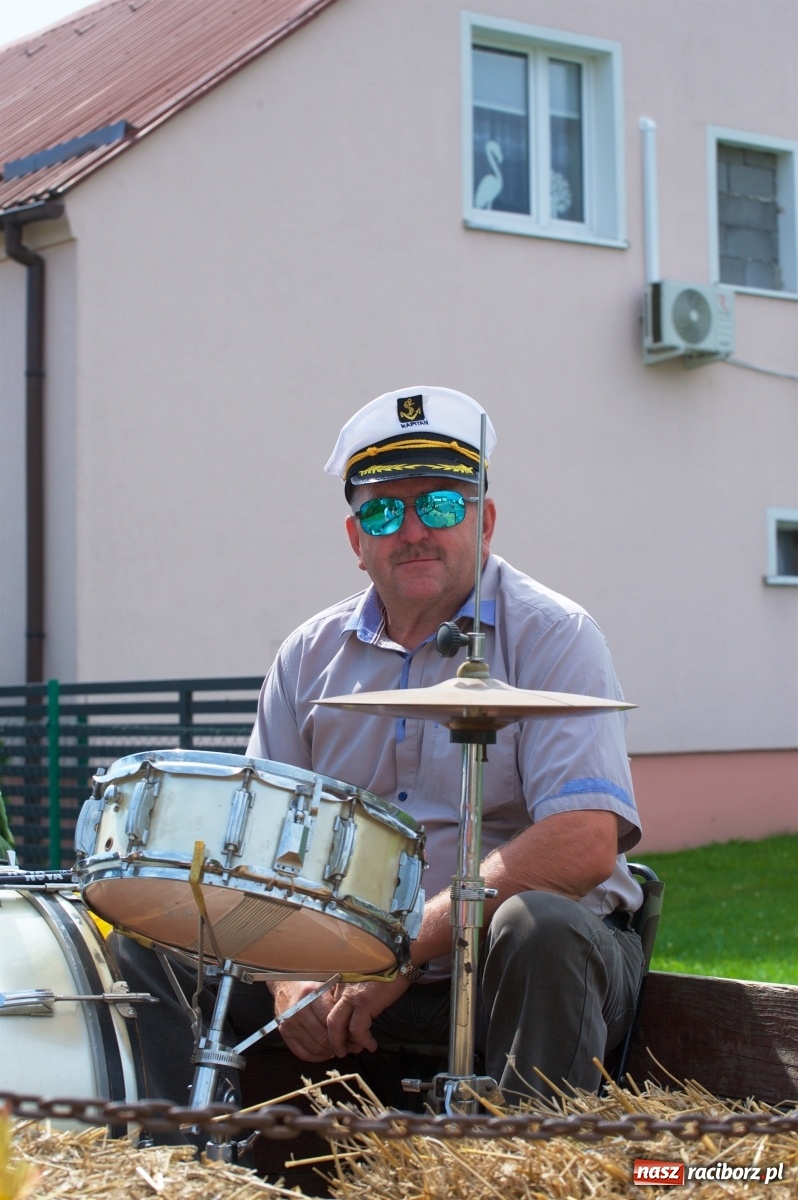 Zdjęcie w galerii na portalu naszraciborz.pl: Słoneczny patrol na dożynkach w Bolesławiu wiadomości z regionu