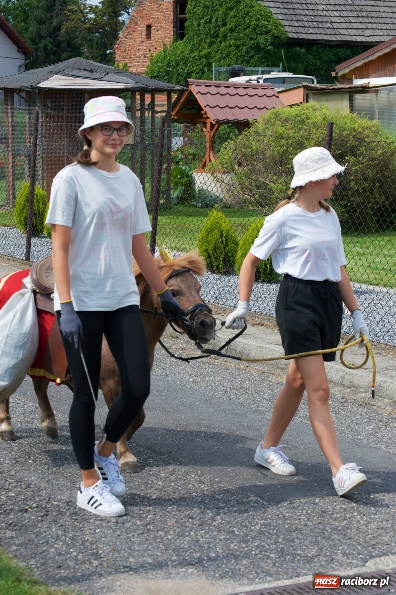 Zdjęcie w galerii na portalu naszraciborz.pl: Słoneczny patrol na dożynkach w Bolesławiu wiadomości z regionu
