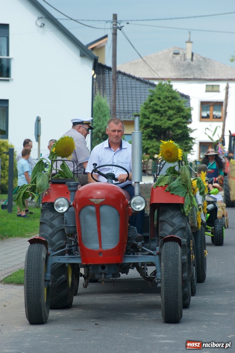 Zdjęcie w galerii na portalu naszraciborz.pl: Słoneczny patrol na dożynkach w Bolesławiu wiadomości z regionu