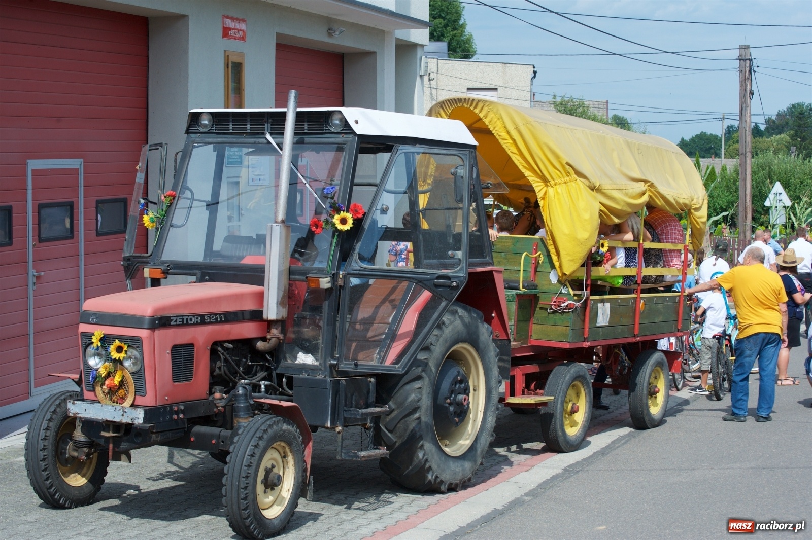 Zdjęcie w galerii na portalu naszraciborz.pl: Słoneczny patrol na dożynkach w Bolesławiu wiadomości z regionu