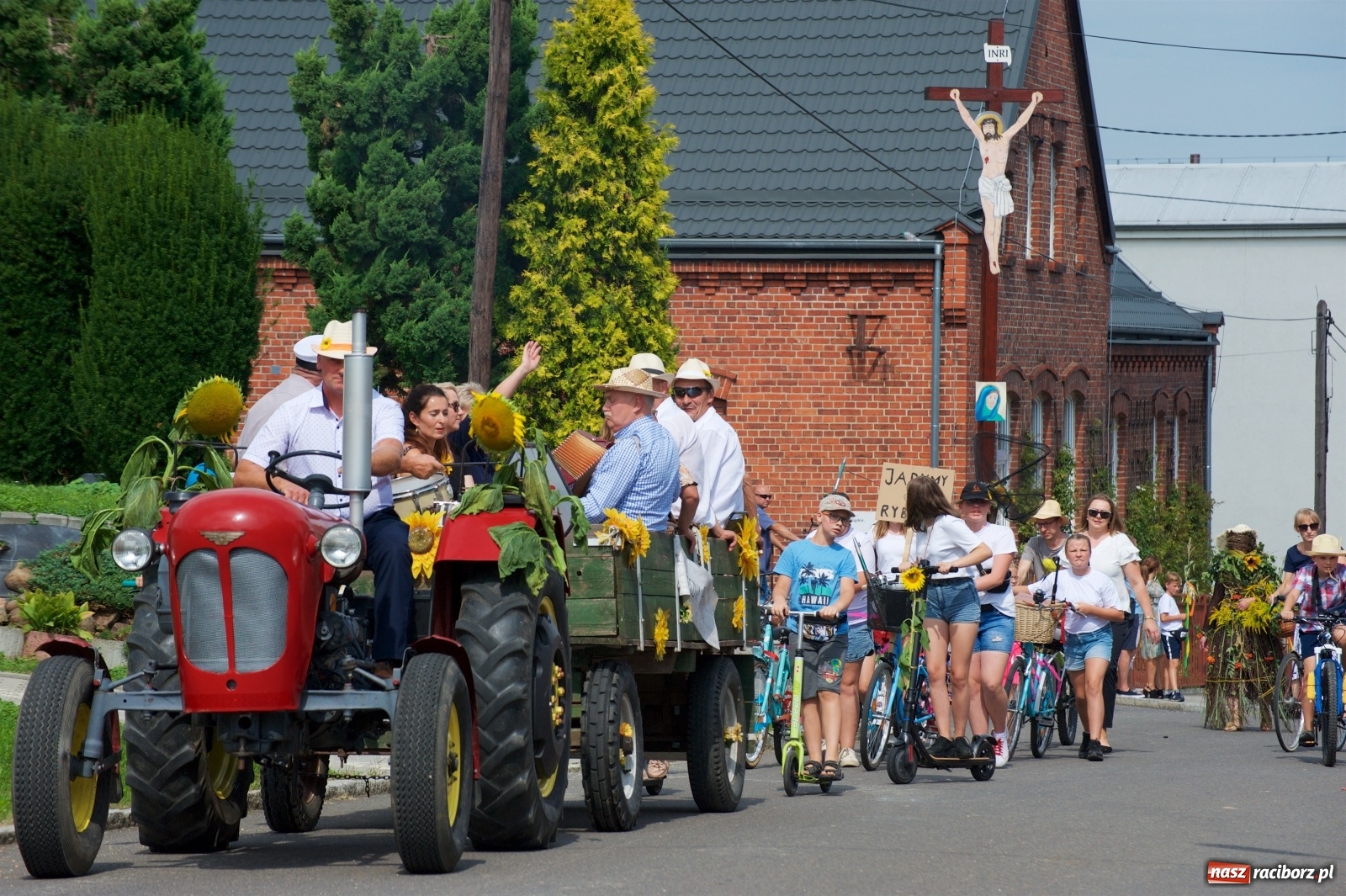 Zdjęcie w galerii na portalu naszraciborz.pl: Słoneczny patrol na dożynkach w Bolesławiu wiadomości z regionu