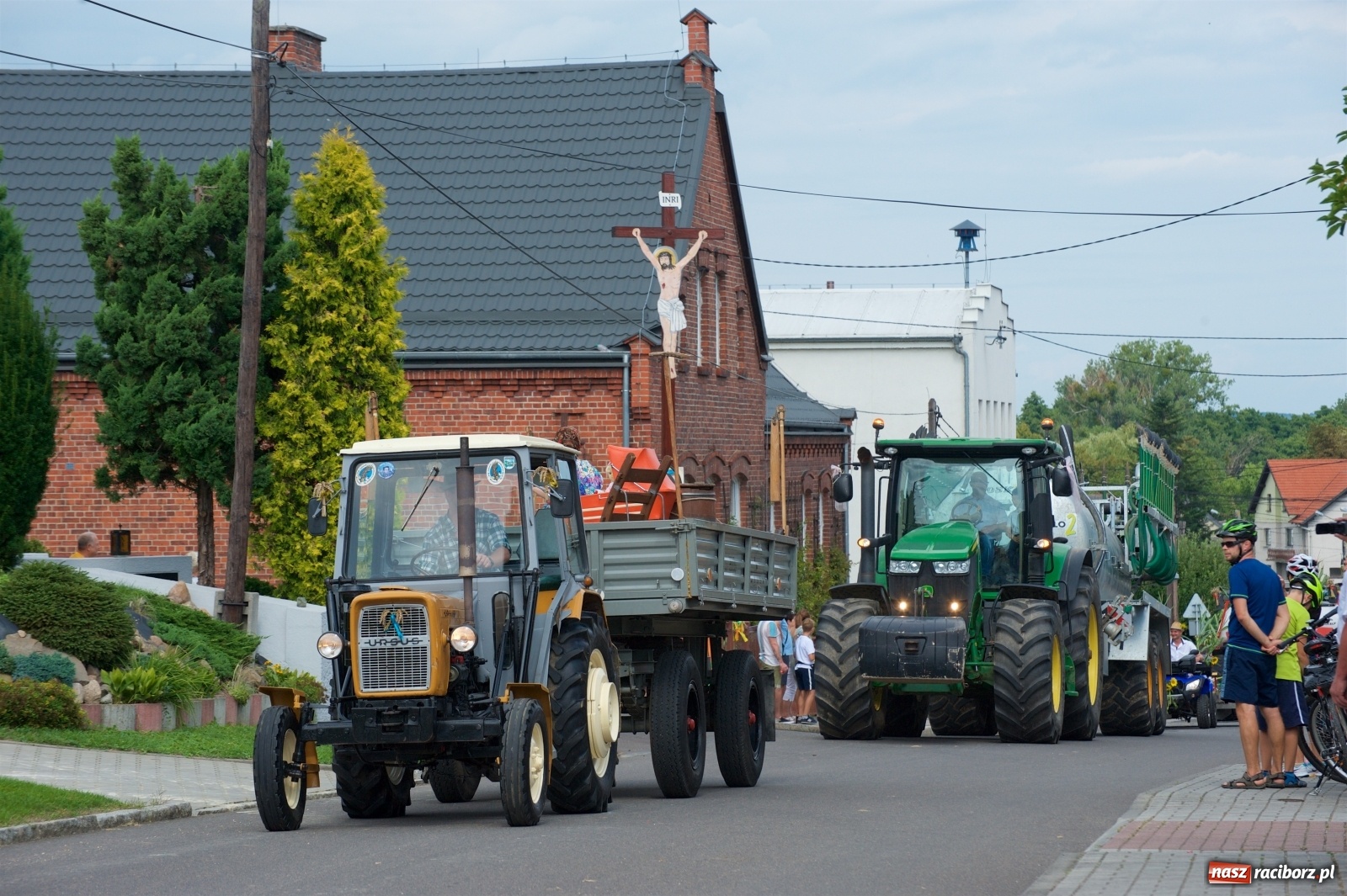 Zdjęcie w galerii na portalu naszraciborz.pl: Słoneczny patrol na dożynkach w Bolesławiu wiadomości z regionu