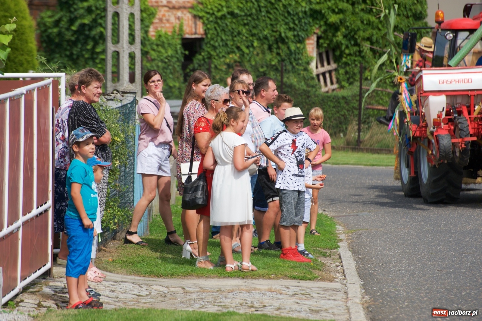 Zdjęcie w galerii na portalu naszraciborz.pl: Słoneczny patrol na dożynkach w Bolesławiu wiadomości z regionu