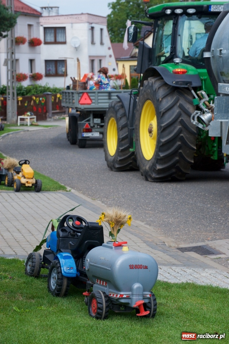 Zdjęcie w galerii na portalu naszraciborz.pl: Słoneczny patrol na dożynkach w Bolesławiu wiadomości z regionu