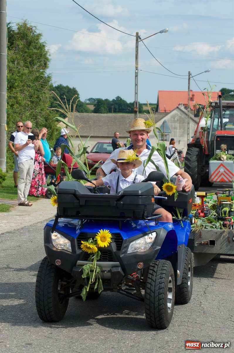 Zdjęcie w galerii na portalu naszraciborz.pl: Słoneczny patrol na dożynkach w Bolesławiu wiadomości z regionu