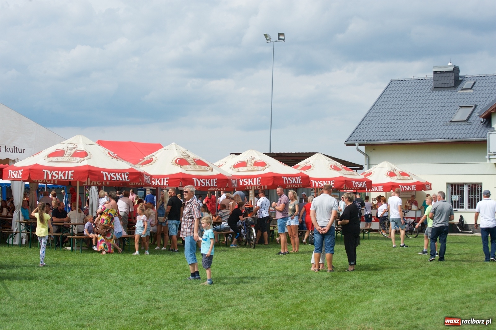 Zdjęcie w galerii na portalu naszraciborz.pl: Słoneczny patrol na dożynkach w Bolesławiu wiadomości z regionu