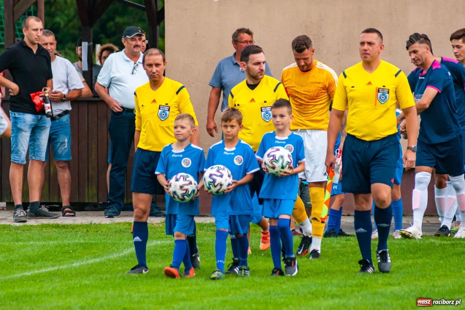 Zdjęcie w galerii na portalu naszraciborz.pl: Czerwona kartka pogrążyła Zameczek [FOTO] wiadomości z regionu