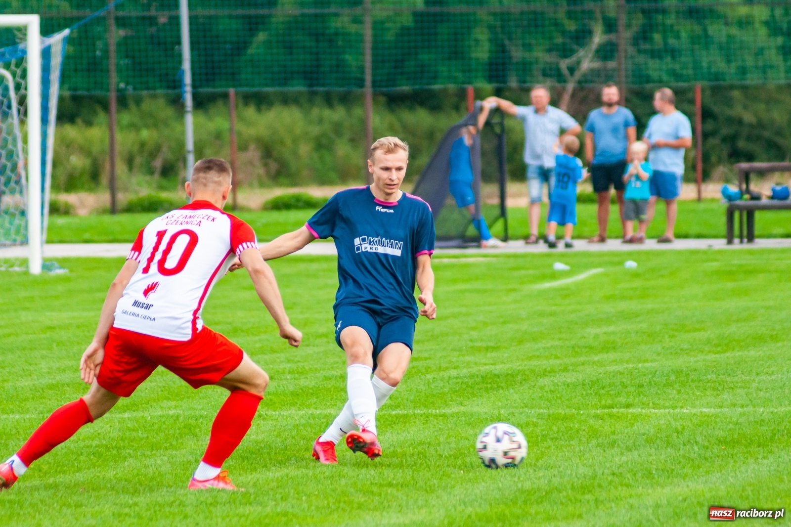Zdjęcie w galerii na portalu naszraciborz.pl: Czerwona kartka pogrążyła Zameczek [FOTO] wiadomości z regionu