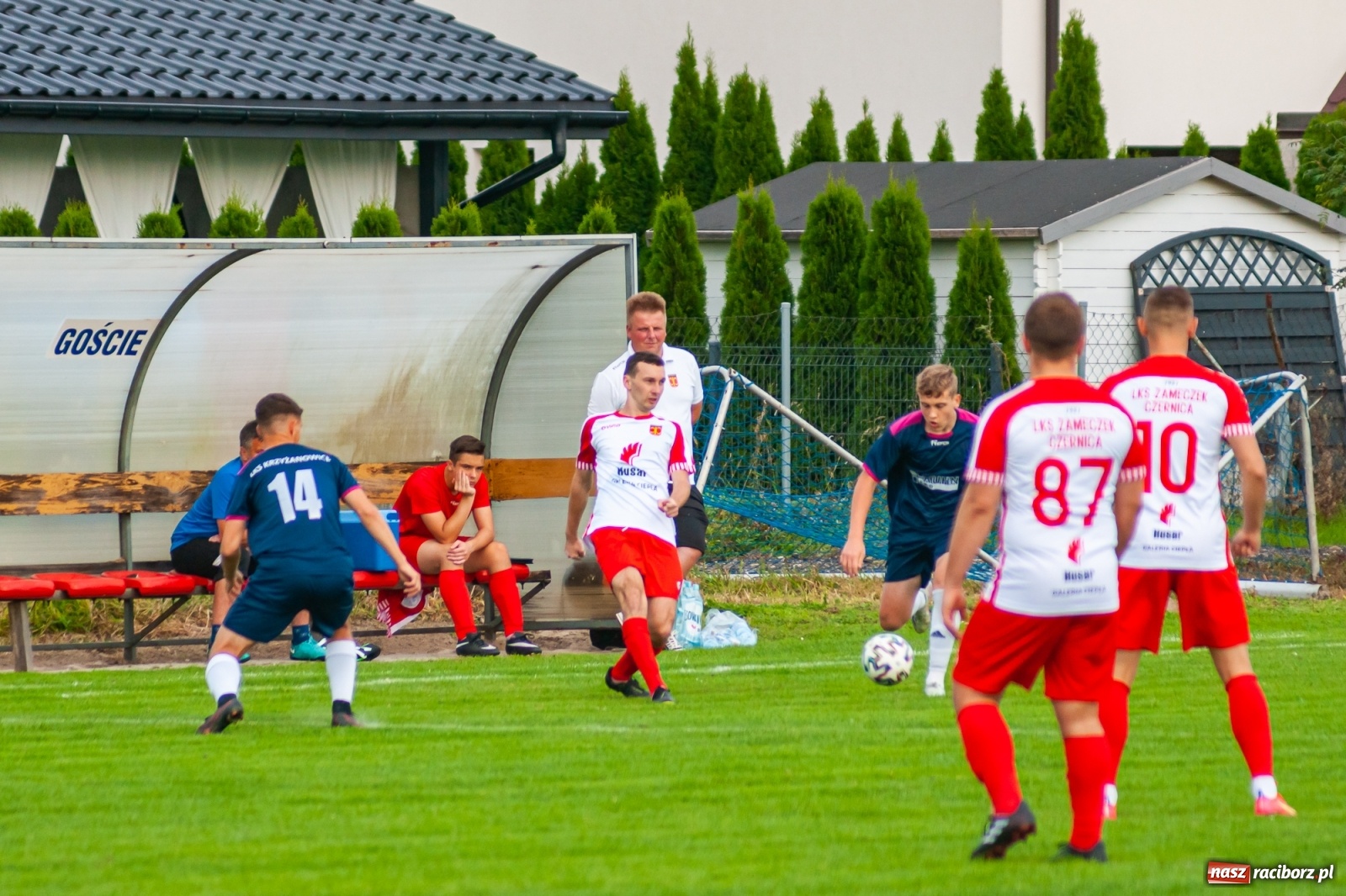Zdjęcie w galerii na portalu naszraciborz.pl: Czerwona kartka pogrążyła Zameczek [FOTO] wiadomości z regionu
