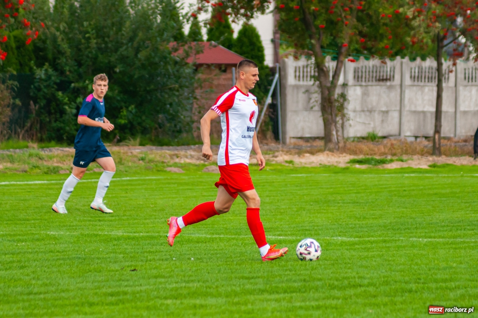 Zdjęcie w galerii na portalu naszraciborz.pl: Czerwona kartka pogrążyła Zameczek [FOTO] wiadomości z regionu