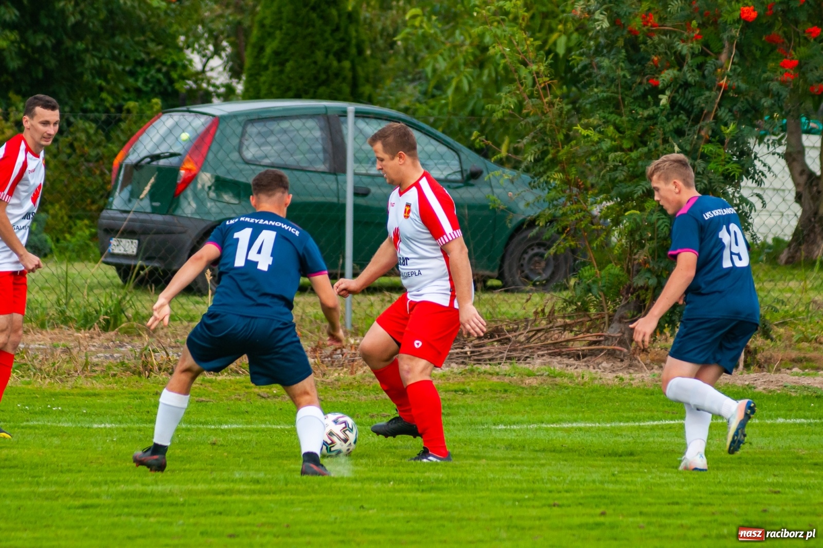 Zdjęcie w galerii na portalu naszraciborz.pl: Czerwona kartka pogrążyła Zameczek [FOTO] wiadomości z regionu