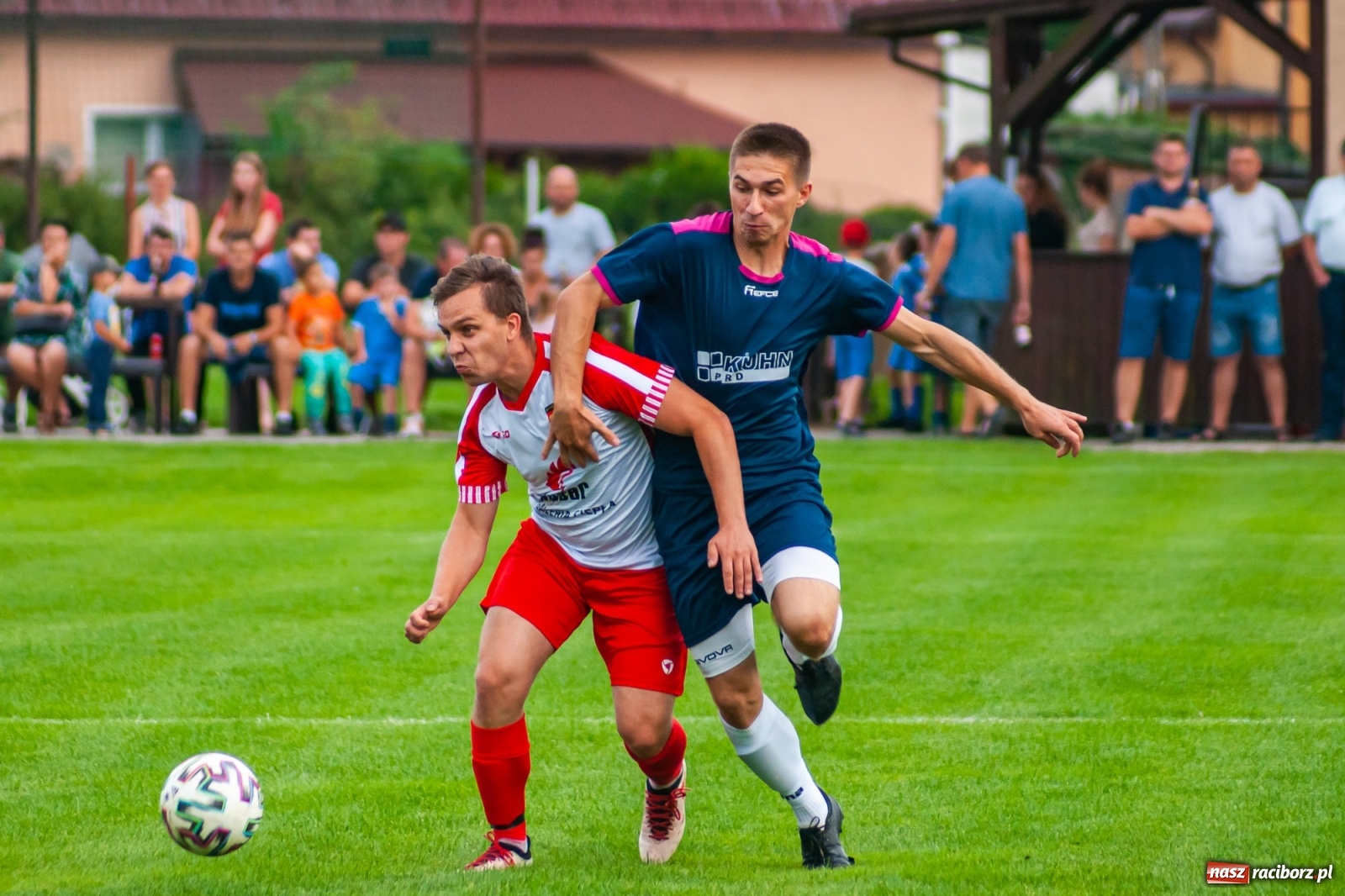 Zdjęcie w galerii na portalu naszraciborz.pl: Czerwona kartka pogrążyła Zameczek [FOTO] wiadomości z regionu