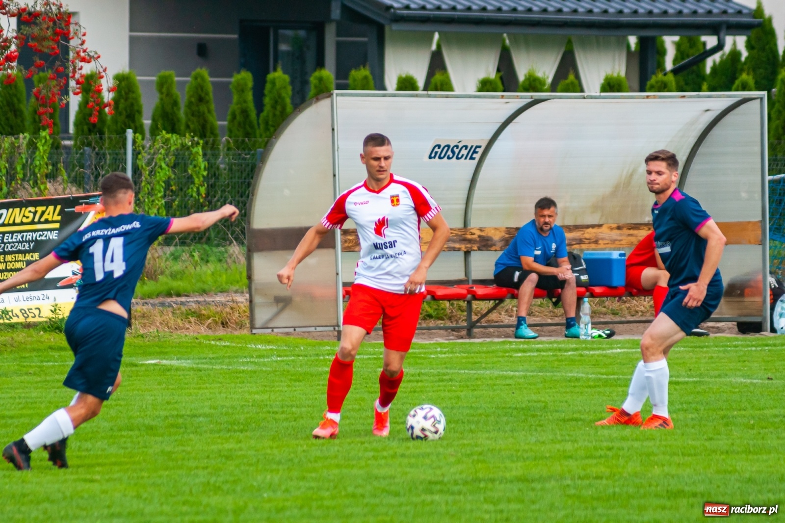 Zdjęcie w galerii na portalu naszraciborz.pl: Czerwona kartka pogrążyła Zameczek [FOTO] wiadomości z regionu