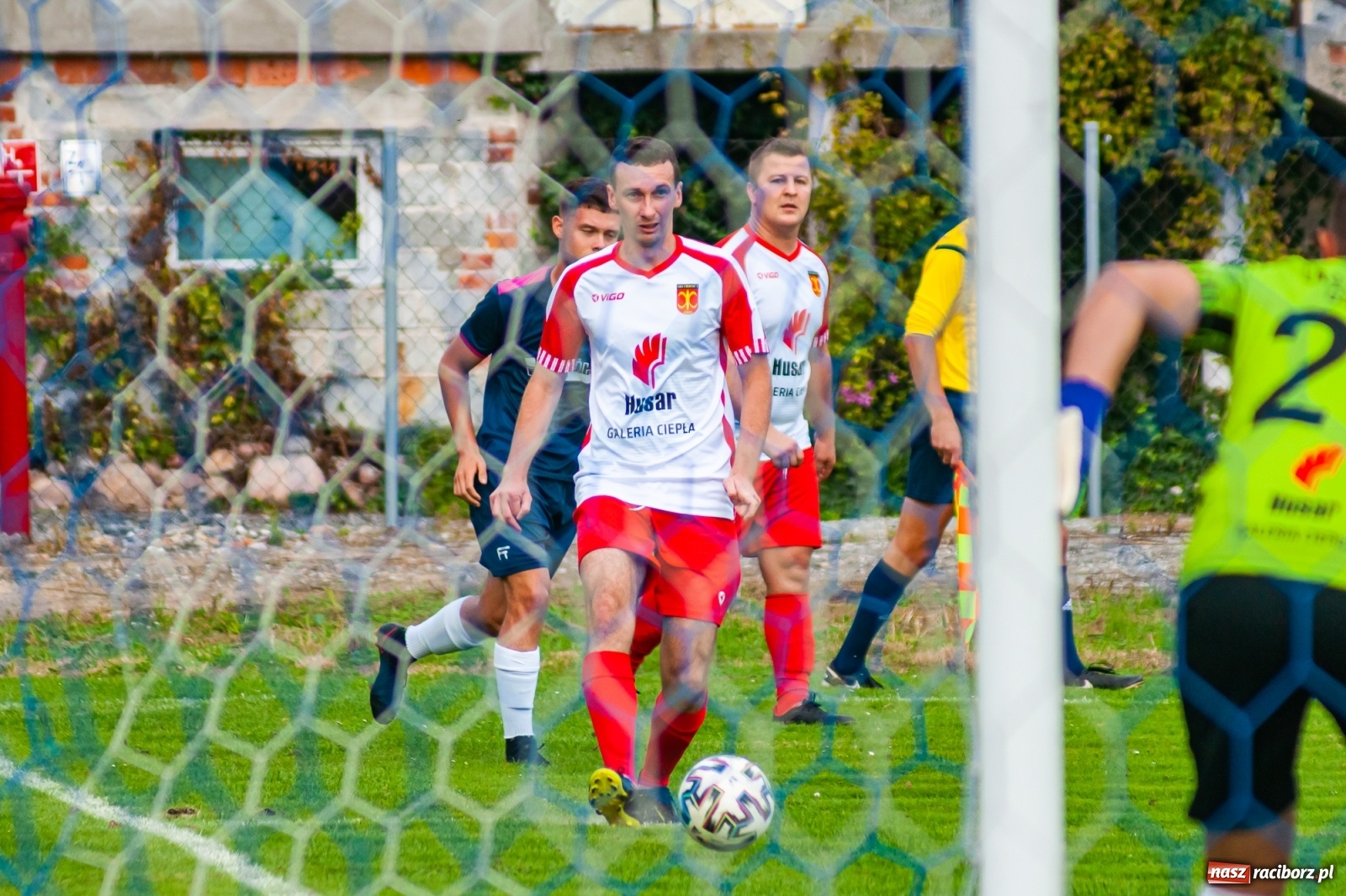 Zdjęcie w galerii na portalu naszraciborz.pl: Czerwona kartka pogrążyła Zameczek [FOTO] wiadomości z regionu