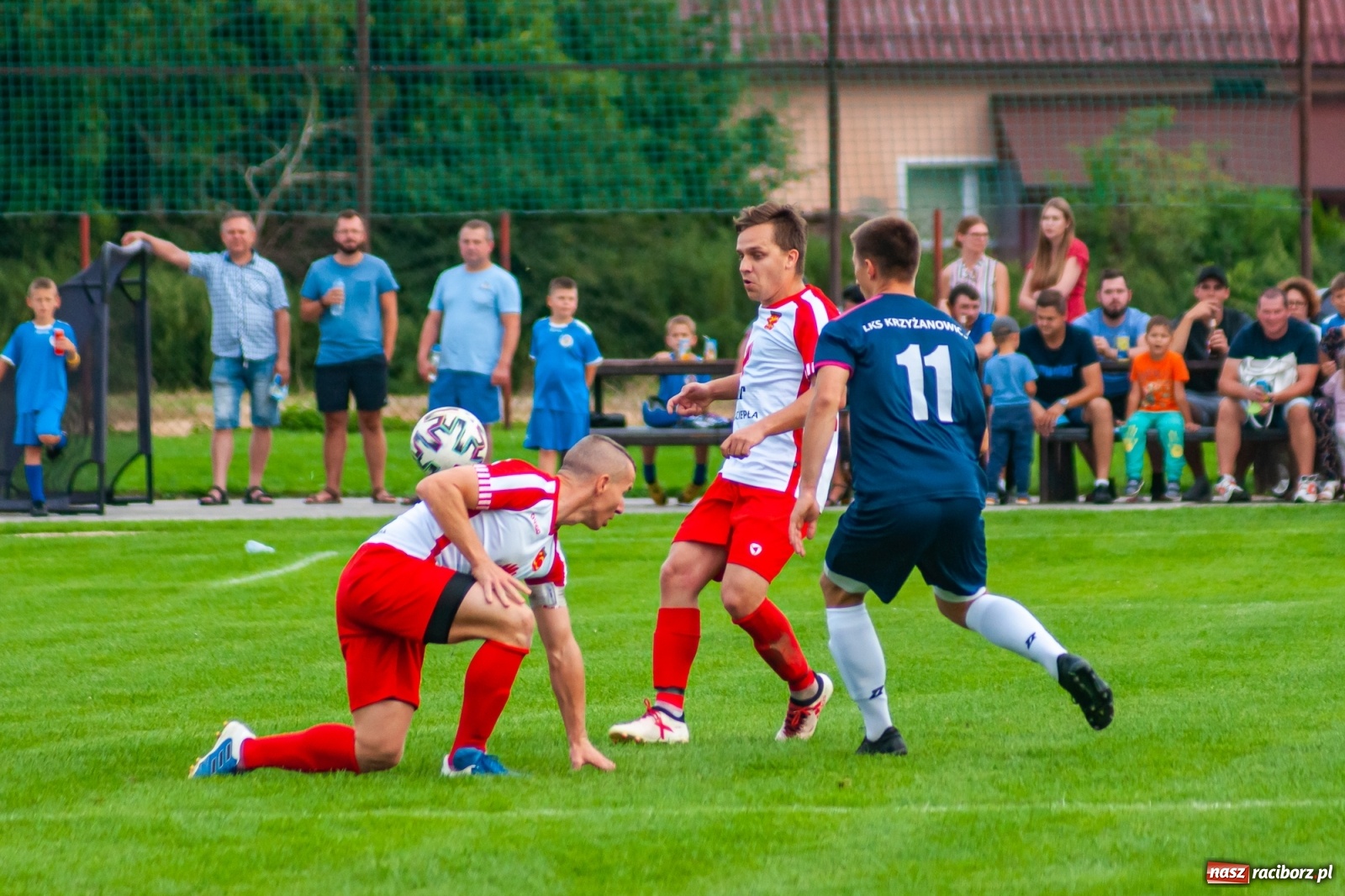 Zdjęcie w galerii na portalu naszraciborz.pl: Czerwona kartka pogrążyła Zameczek [FOTO] wiadomości z regionu