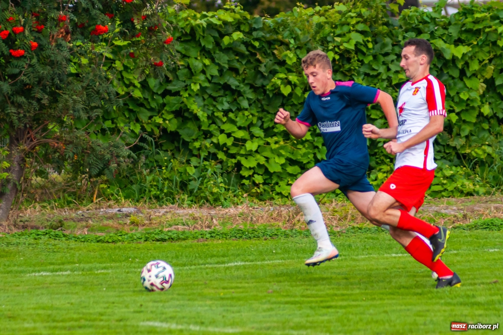 Zdjęcie w galerii na portalu naszraciborz.pl: Czerwona kartka pogrążyła Zameczek [FOTO] wiadomości z regionu