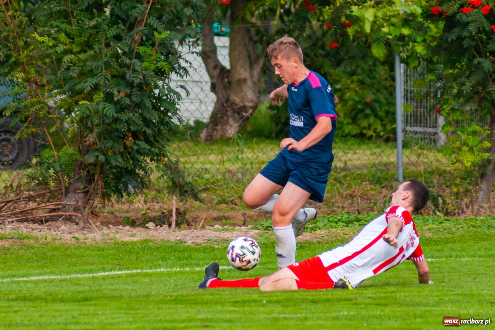 Zdjęcie w galerii na portalu naszraciborz.pl: Czerwona kartka pogrążyła Zameczek [FOTO] wiadomości z regionu