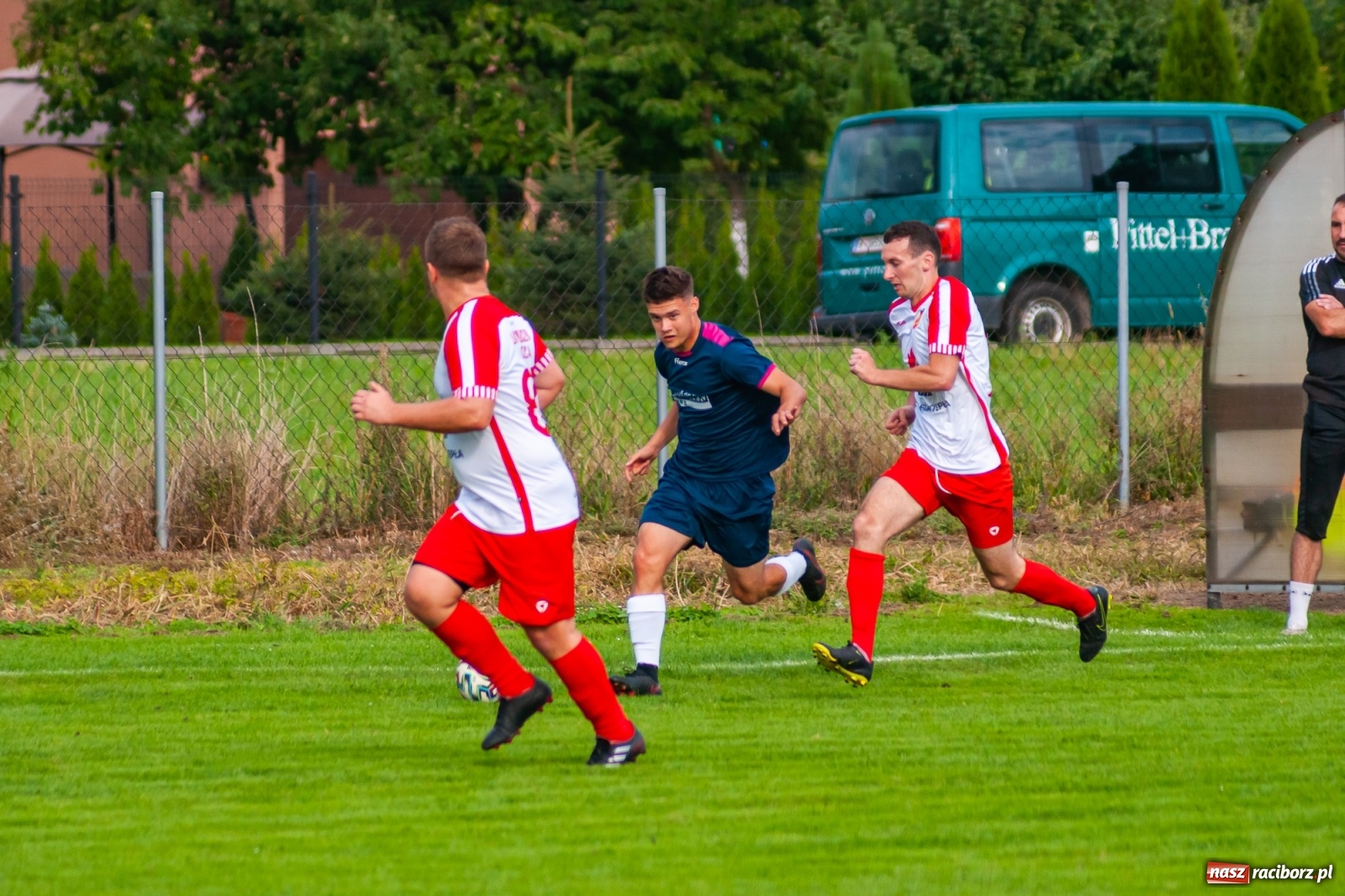 Zdjęcie w galerii na portalu naszraciborz.pl: Czerwona kartka pogrążyła Zameczek [FOTO] wiadomości z regionu