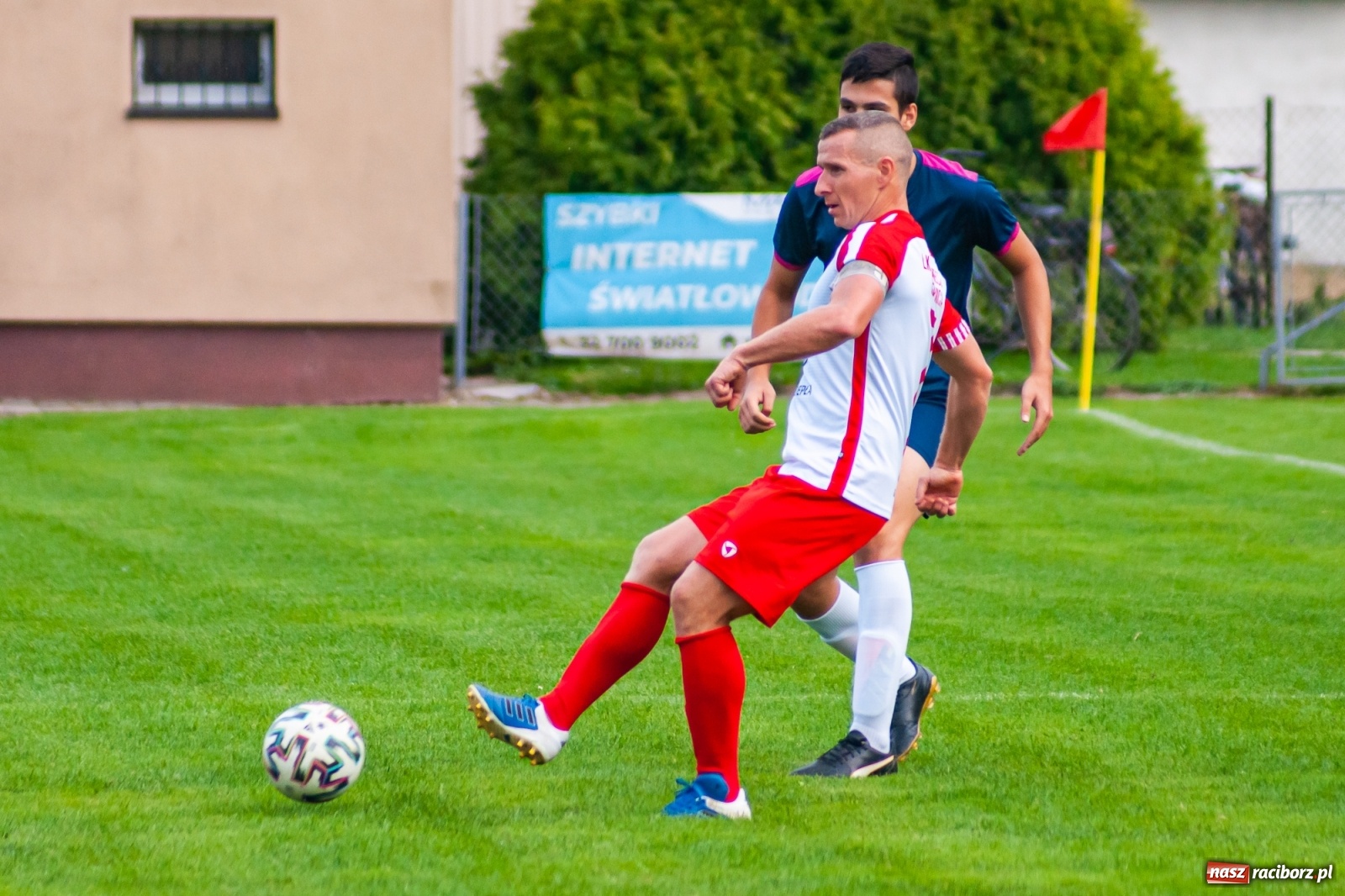 Zdjęcie w galerii na portalu naszraciborz.pl: Czerwona kartka pogrążyła Zameczek [FOTO] wiadomości z regionu