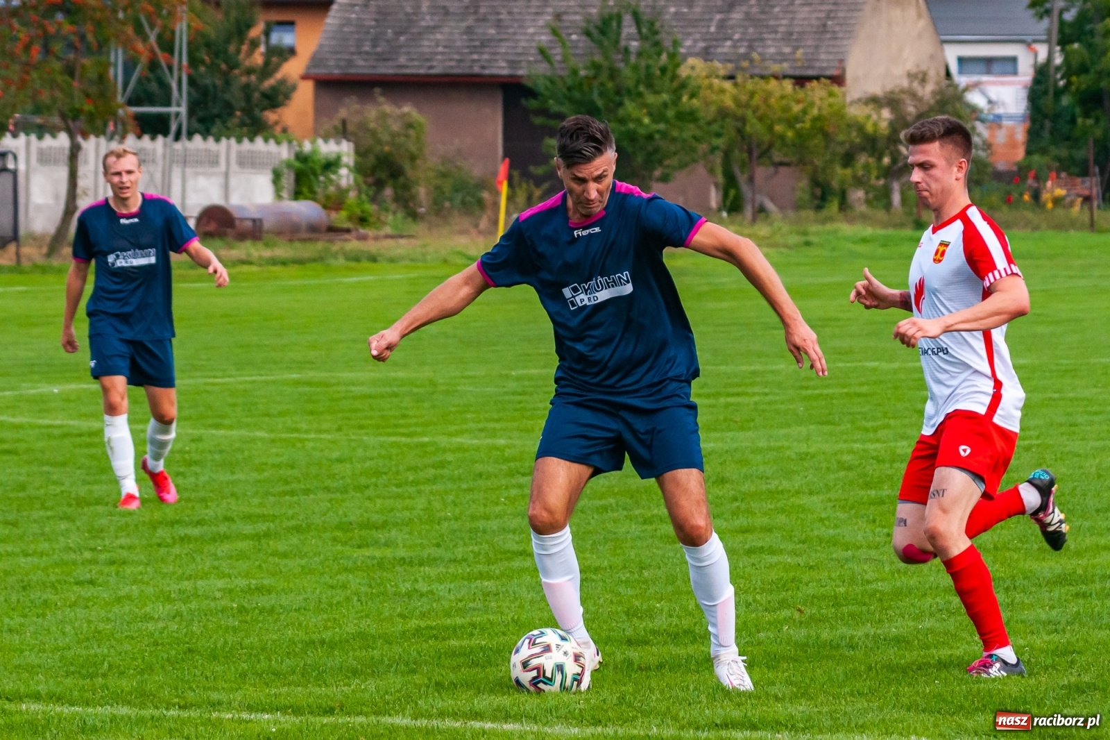 Zdjęcie w galerii na portalu naszraciborz.pl: Czerwona kartka pogrążyła Zameczek [FOTO] wiadomości z regionu