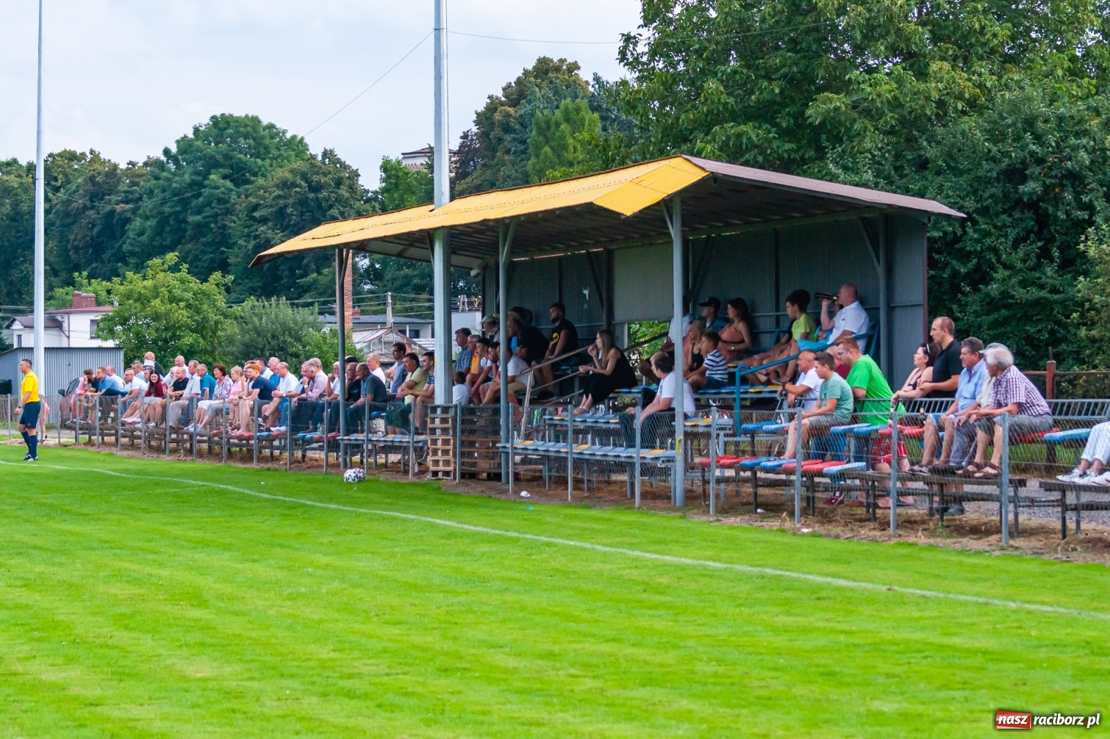 Zdjęcie w galerii na portalu naszraciborz.pl: Czerwona kartka pogrążyła Zameczek [FOTO] wiadomości z regionu