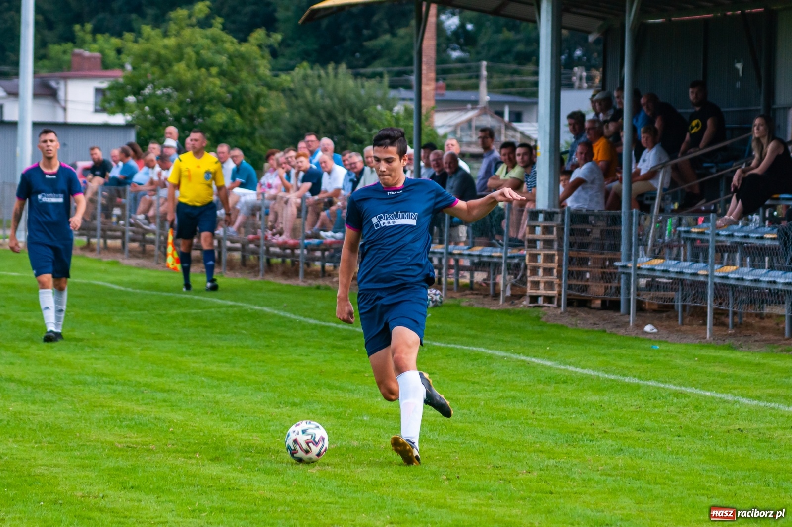 Zdjęcie w galerii na portalu naszraciborz.pl: Czerwona kartka pogrążyła Zameczek [FOTO] wiadomości z regionu