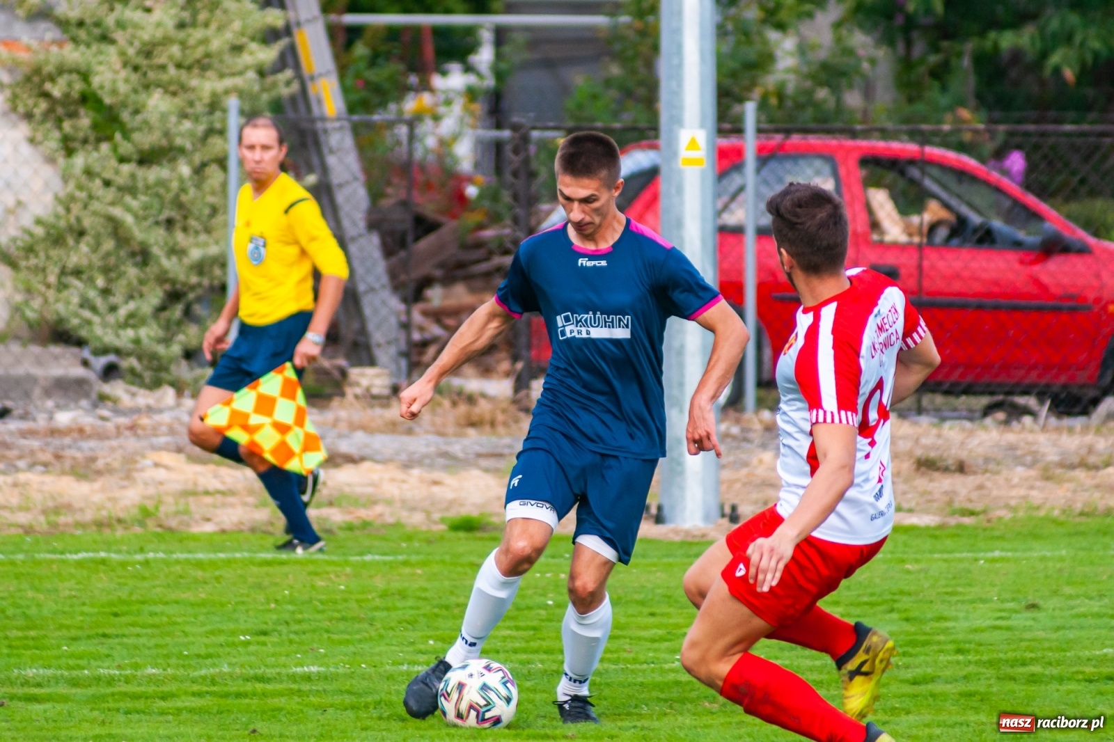 Zdjęcie w galerii na portalu naszraciborz.pl: Czerwona kartka pogrążyła Zameczek [FOTO] wiadomości z regionu