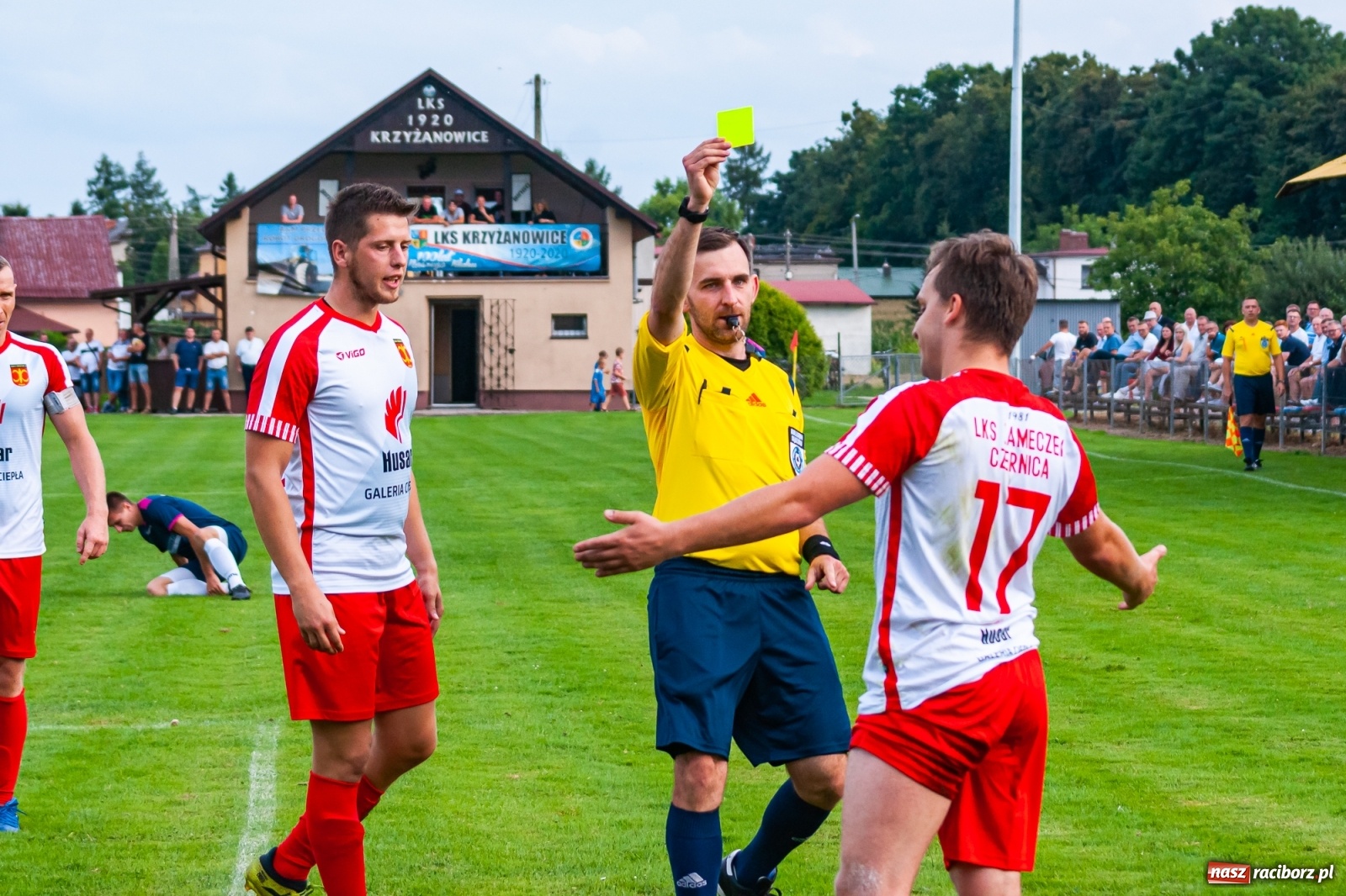 Zdjęcie w galerii na portalu naszraciborz.pl: Czerwona kartka pogrążyła Zameczek [FOTO] wiadomości z regionu
